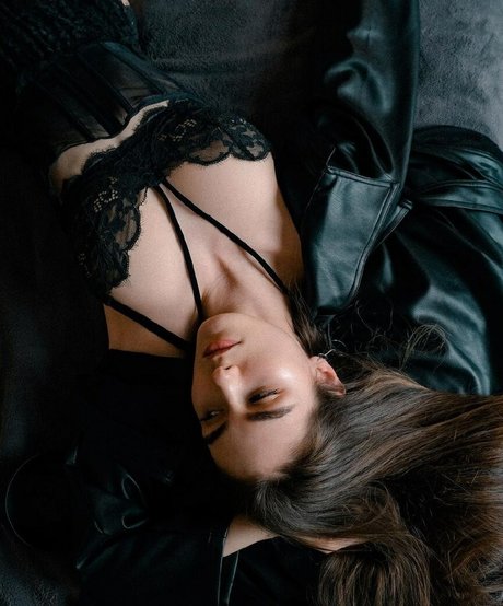 Naakte gelekte OnlyFans-foto van Diana Elias