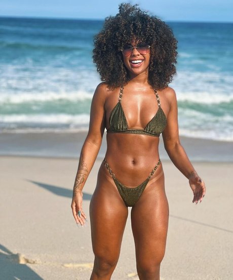 Naakte gelekte OnlyFans-foto van Marvvila