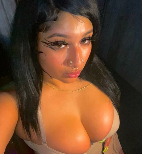 Naakte gelekte OnlyFans-foto van Linduh