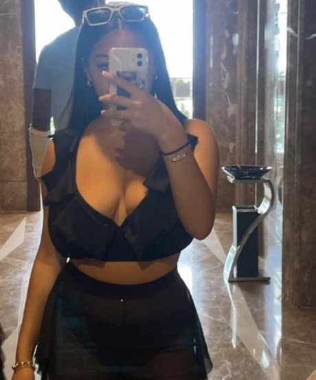 Naakte gelekte OnlyFans-foto van Tegan Hall