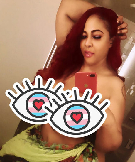 Naakte gelekte OnlyFans-foto van Dopelikemspope