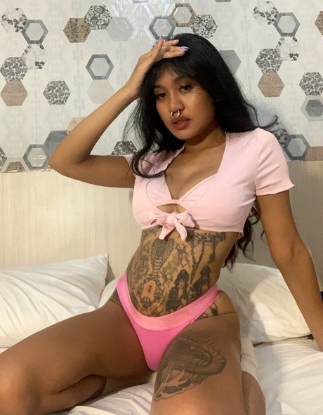 Naakte gelekte OnlyFans-foto van Gutslaughter
