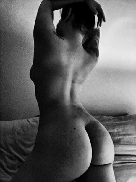 Naakte gelekte OnlyFans-foto van Charlotte Alexandrakis
