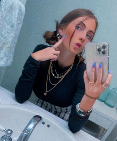 Naakte gelekte OnlyFans-foto van Burkekelleher