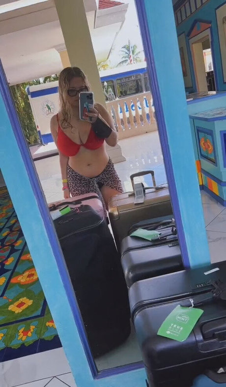 Naakte gelekte OnlyFans-foto van Harley Stein