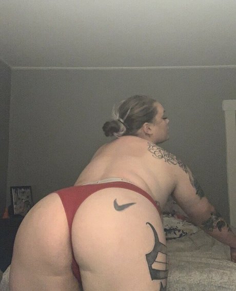 Naakte gelekte OnlyFans-foto van Rowdy Bands