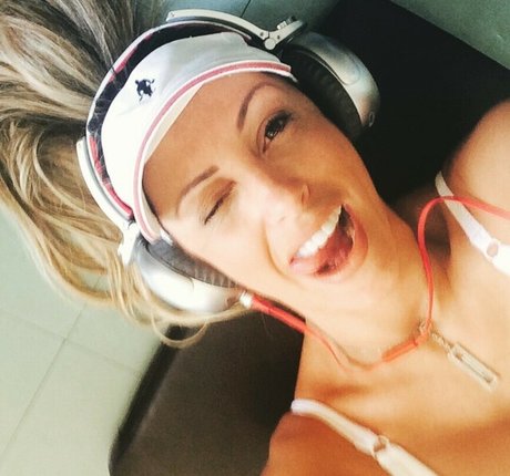 Naakte gelekte OnlyFans-foto van Roberta Carbonari Muzy