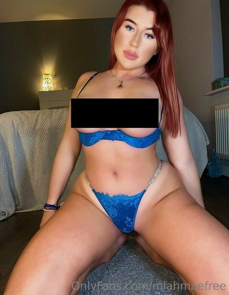Naakte gelekte OnlyFans-foto van Miahmae