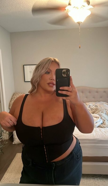 Naakte gelekte OnlyFans-foto van Hayden Buchko