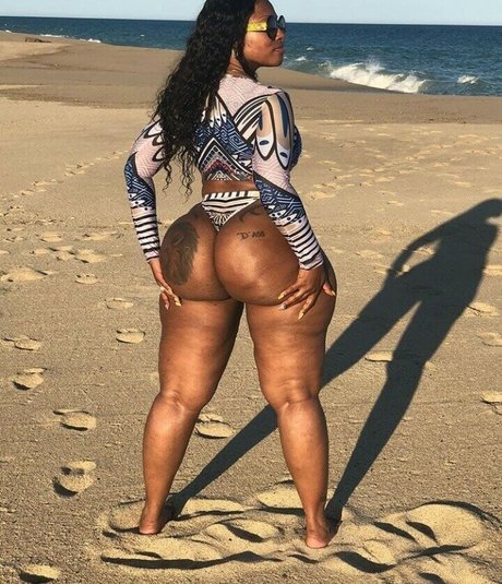 Naakte gelekte OnlyFans-foto van Cherokee Dass
