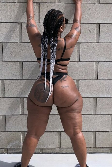 Naakte gelekte OnlyFans-foto van Cherokee Dass