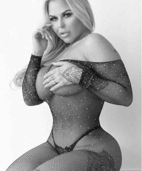 Naakte gelekte OnlyFans-foto van Yana Daems