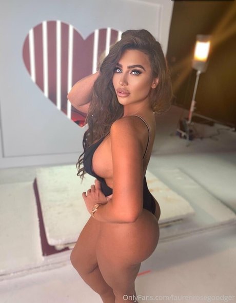Naakte gelekte OnlyFans-foto van Lauren Rose Goodger