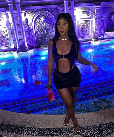 Naakte gelekte OnlyFans-foto van Cathiimedialuna