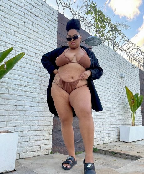 Naakte gelekte OnlyFans-foto van Rizia Cerqueira
