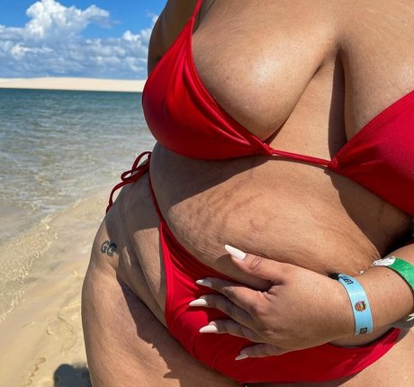 Naakte gelekte OnlyFans-foto van Rizia Cerqueira