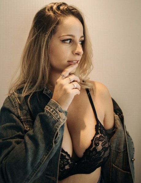 Naakte gelekte OnlyFans-foto van Thais Ferrari