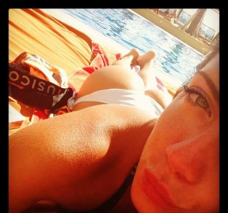 Naakte gelekte OnlyFans-foto van Samira Jalil