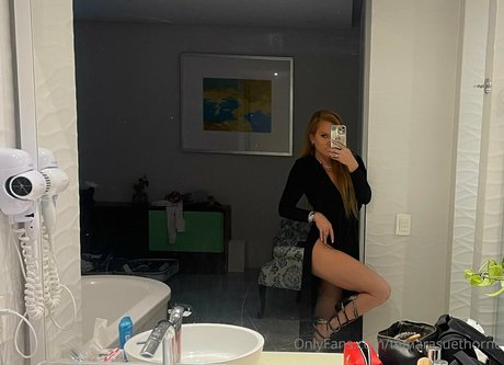 Naakte gelekte OnlyFans-foto van Tamara Thorne