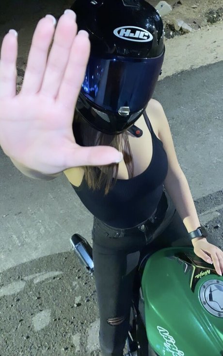 Naakte gelekte OnlyFans-foto van Adi Dan