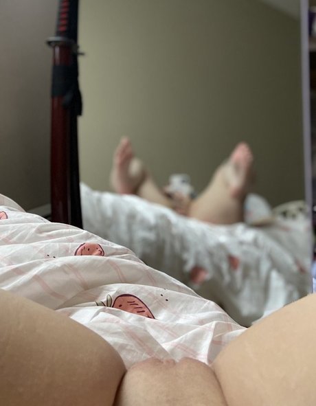 Naakte gelekte OnlyFans-foto van Pupwife