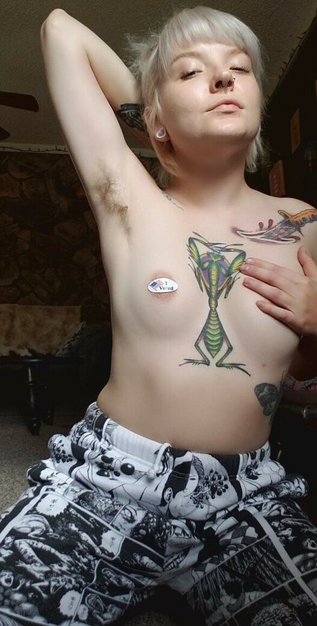 Naakte gelekte OnlyFans-foto van Sweetfaebelle