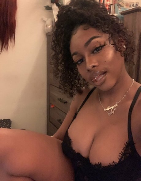 Naakte gelekte OnlyFans-foto van Og Leah Swanky