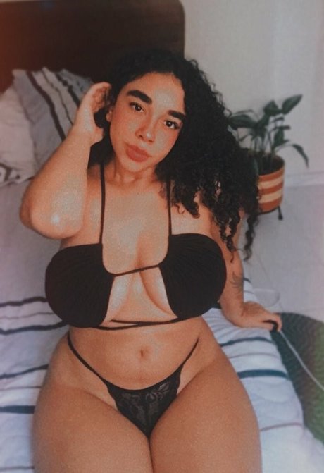 Naakte gelekte OnlyFans-foto van Lilith