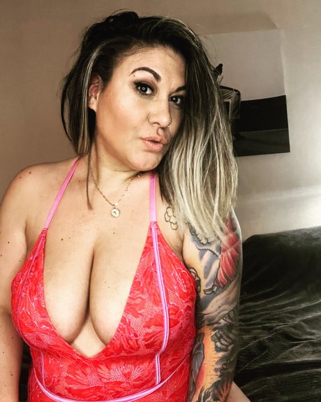 Naakte gelekte OnlyFans-foto van Amy Hernandez