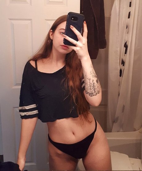 Naakte gelekte OnlyFans-foto van Alildore
