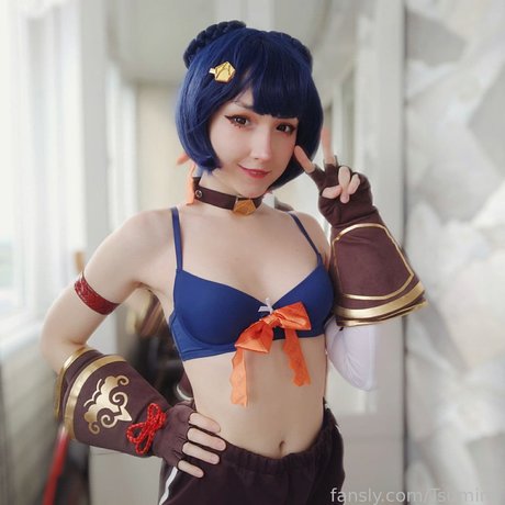 Naakte gelekte OnlyFans-foto van Tsumimi