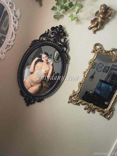 Naakte gelekte OnlyFans-foto van Onlydany
