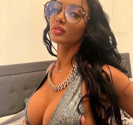 Naakte gelekte OnlyFans-foto van Shanty Franco