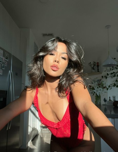 Naakte gelekte OnlyFans-foto van Delia Sylvain