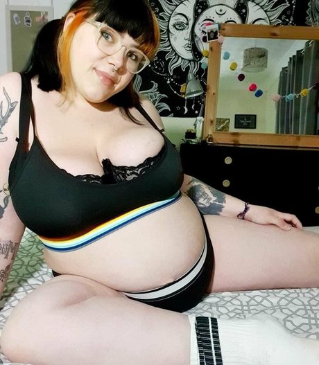 Naakte gelekte OnlyFans-foto van Gigiouija