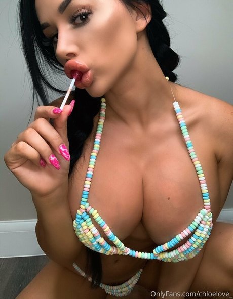 Naakte gelekte OnlyFans-foto van Chloe Love