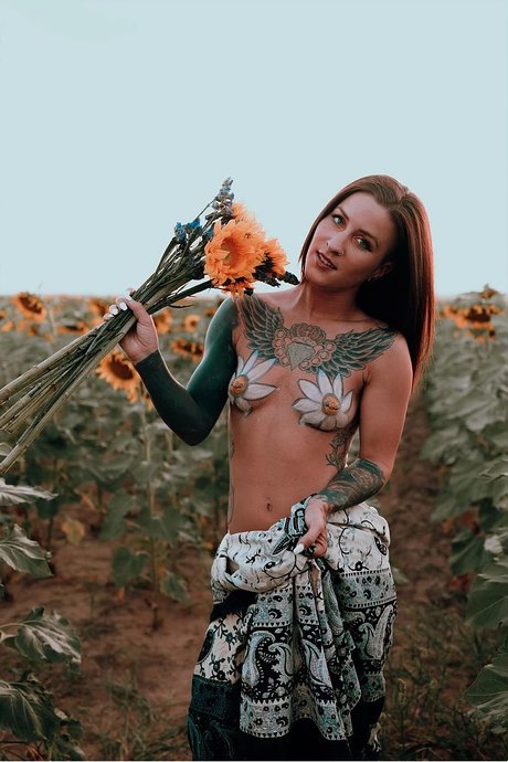 Naakte gelekte OnlyFans-foto van Cassie Robb Bkfc