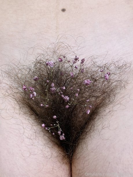 Naakte gelekte OnlyFans-foto van Hendrixina