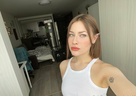 Naakte gelekte OnlyFans-foto van Dasha