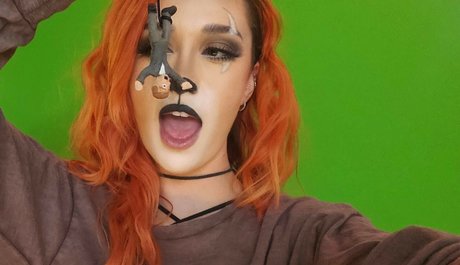 Naakte gelekte OnlyFans-foto van Scarlettvera