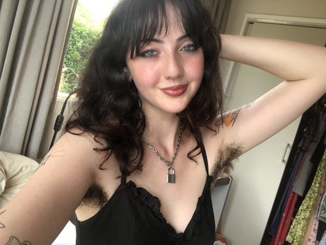 Naakte gelekte OnlyFans-foto van Pearl
