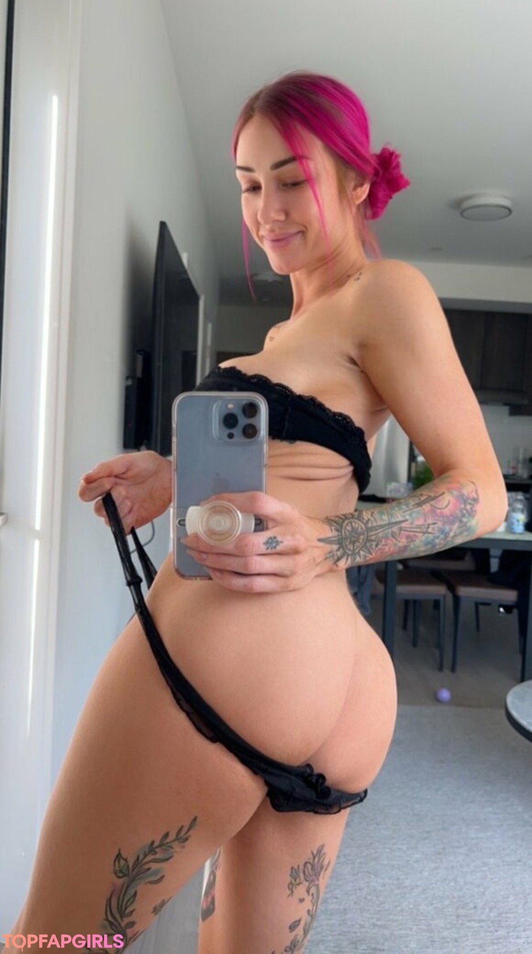 Naakte gelekte OnlyFans-foto van Xsofiasunshine #1010