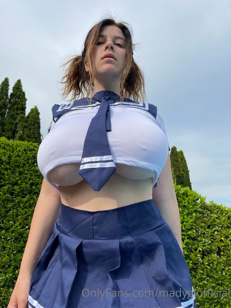 Naakte gelekte OnlyFans-foto van Madalina Loana Filip