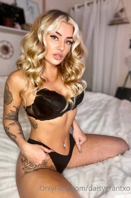 Naakte gelekte OnlyFans-foto van Daisygrantxo