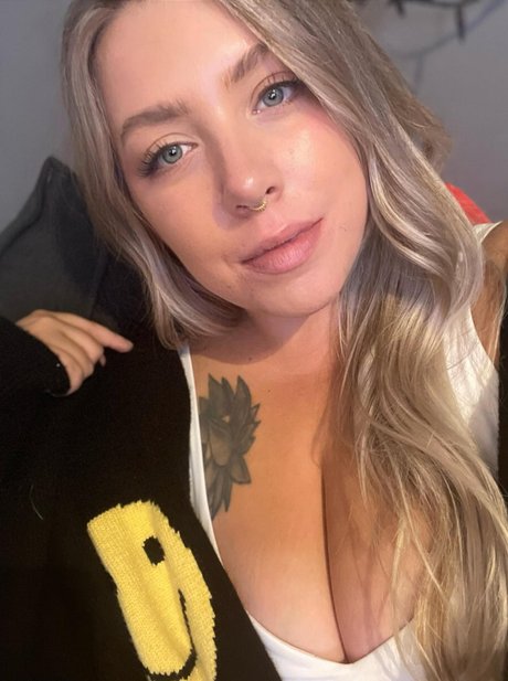 Naakte gelekte OnlyFans-foto van Cuteandspooky