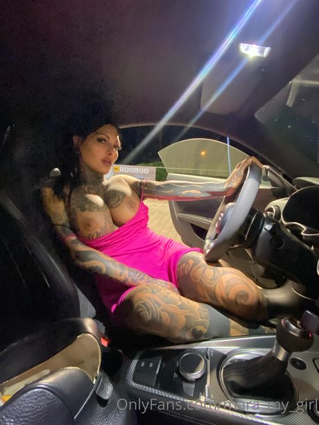 Naakte gelekte OnlyFans-foto van Mara Inkperial