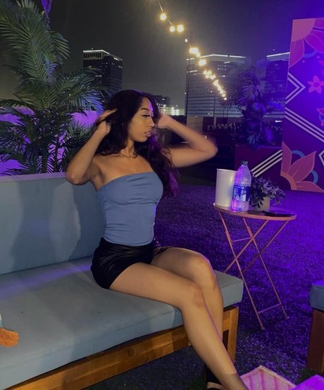 Naakte gelekte OnlyFans-foto van Zel3ya