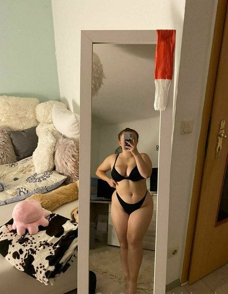 Naakte gelekte OnlyFans-foto van Vivienrks