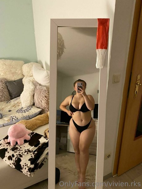 Naakte gelekte OnlyFans-foto van Vivienrks