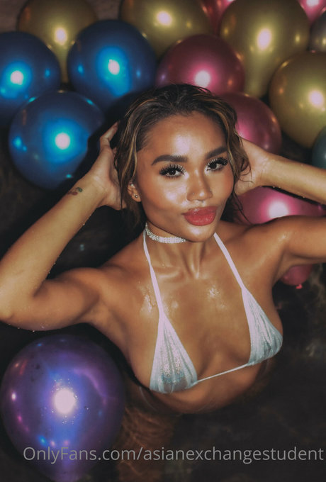 Naakte gelekte OnlyFans-foto van Newbie Asian